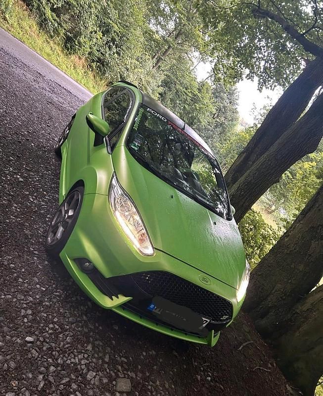 Grün Gebraucht 2014 Ford Fiesta ST Kleinwagen | 7.000 € (Fairer Preis) - Bild 1/4
