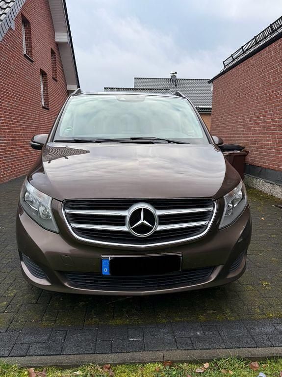 Gebraucht Mercedes V220 Avantgarde Edition 163 PS (119 kW) 2015 Braun Van / Kleinbus
