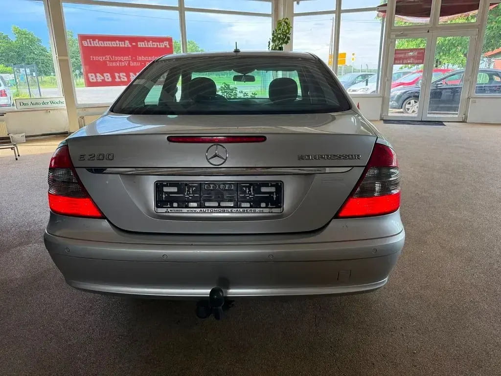 Gebraucht Mercedes E200 184 PS (135 kW) 2007 Silber Limousine