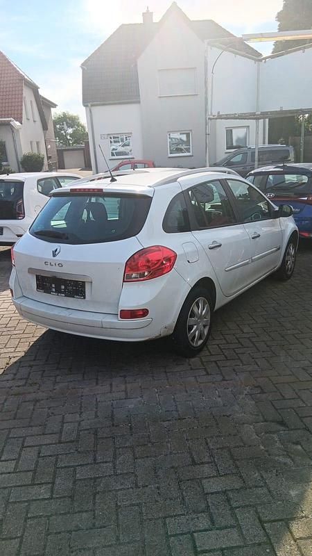 Gebraucht Renault Clio GrandTour 100 PS (73 kW) 2011 Weiß Kombi