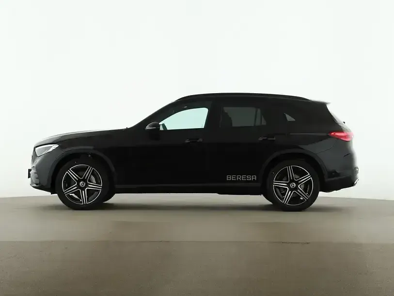 Gebraucht Mercedes GLC200 AMG 163 PS (119 kW) 2026 Schwarz SUV