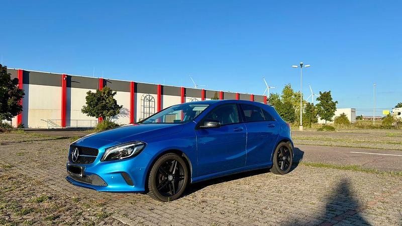 Blau Gebraucht 2017 Mercedes A200 Limousine | 17.990 € (Fairer Preis) - Bild 1/4