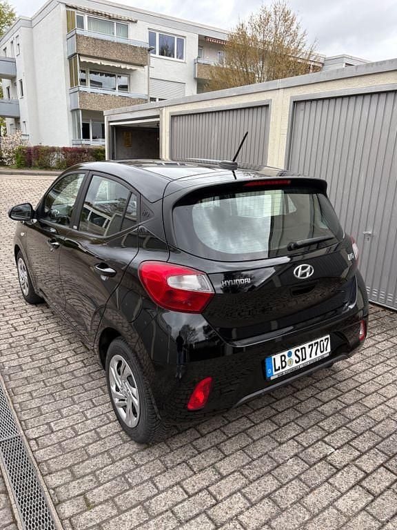 Gebraucht Hyundai i10 Select 67 PS (49 kW) 2021 Schwarz Kleinwagen