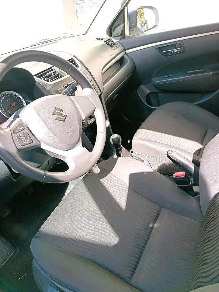 Gebraucht Suzuki Swift 92 PS (67 kW) 2013 Weiß Kleinwagen