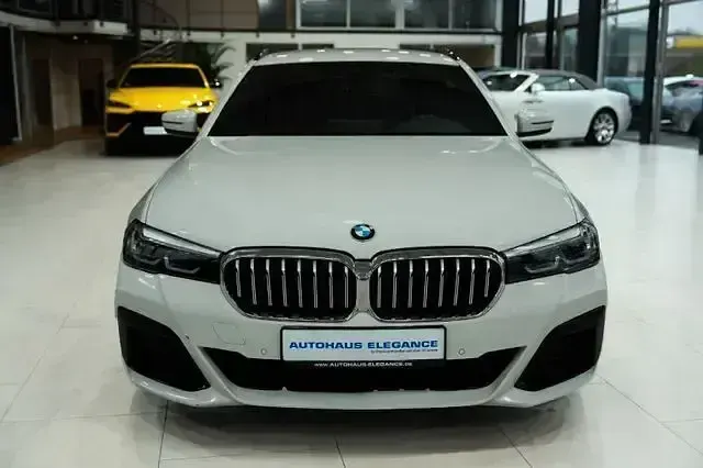 Gebraucht BMW 520 M Sport 190 PS (139 kW) 2023 Alpinweiss iii Kombi