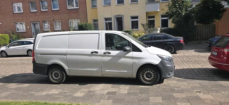 Weiß Gebraucht 2018 Mercedes Vito Van / Kleinbus | 6.250 € - Bild 1/4