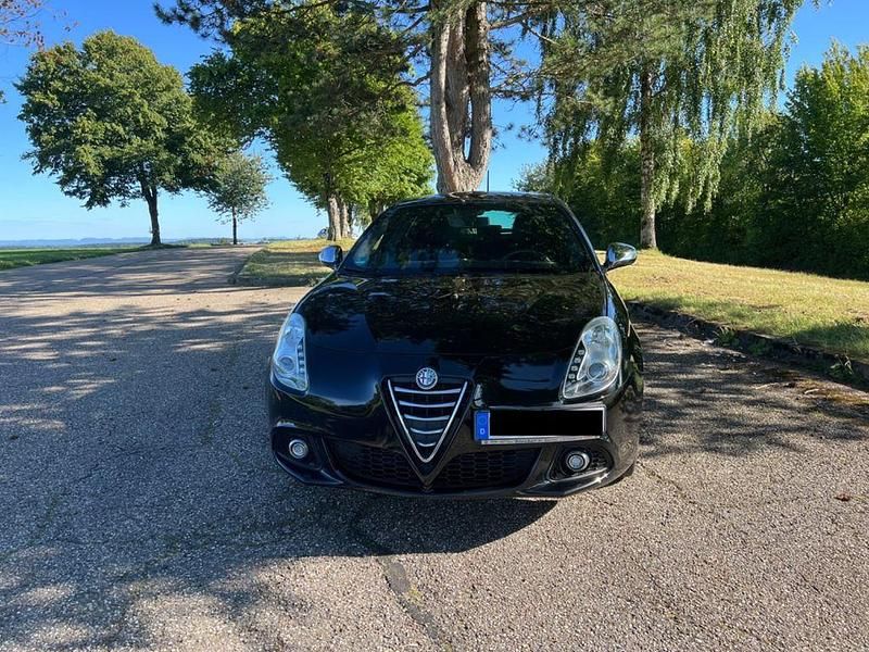 Schwarz Gebraucht 2014 Alfa Romeo Giulietta Impression Kleinwagen | 6.300 € (Fairer Preis) - Bild 1/4
