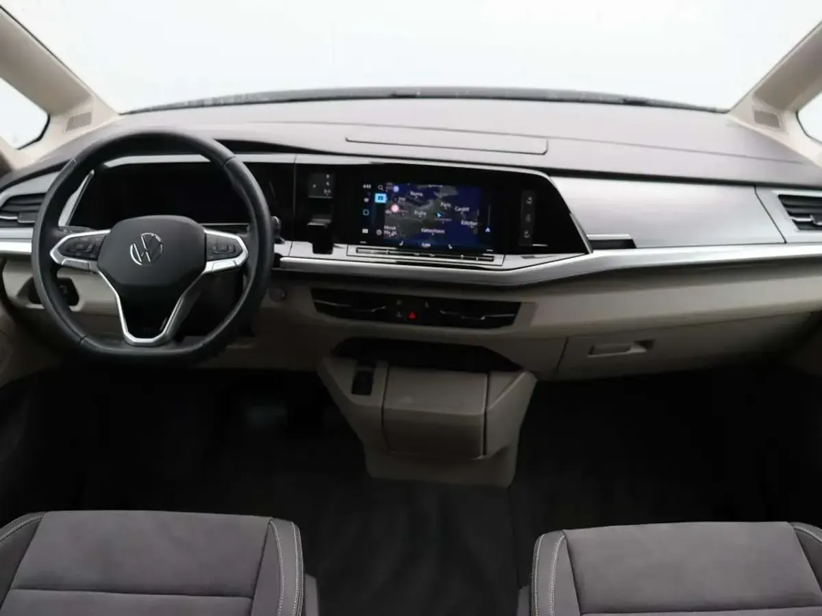 Gebraucht VW Multivan Life 150 PS (110 kW) 2025 Deep black perleffekt Van / Kleinbus