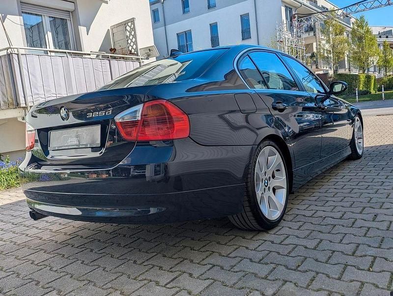 Używany BMW 325 Performance 197 KM (144 kW) 2007 Niebieski Sedan/Limuzyna