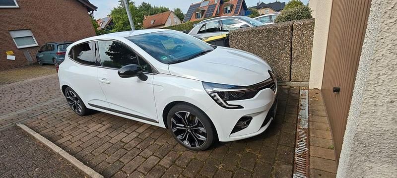 Weiß Gebraucht 2022 Renault Clio V Techno Limousine | 16.900 € (Fairer Preis) - Bild 1/4