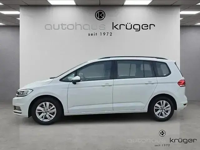 Gebraucht VW Touran Comfortline 150 PS (110 kW) 2021 Weiss Van / Kleinbus