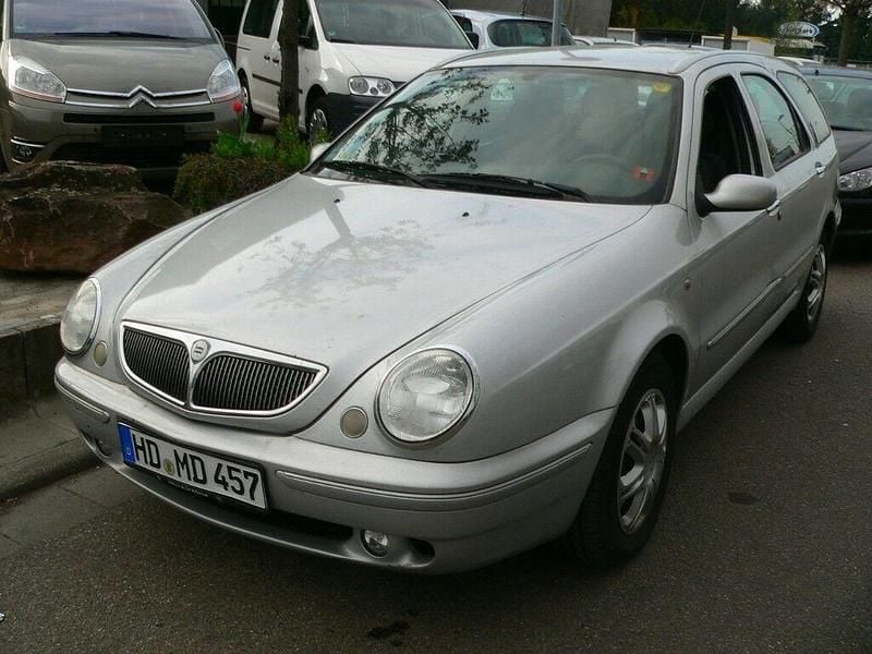 Silber metallic Gebraucht 2003 Lancia Lybra Kombi | 1.188 € - Bild 1/4