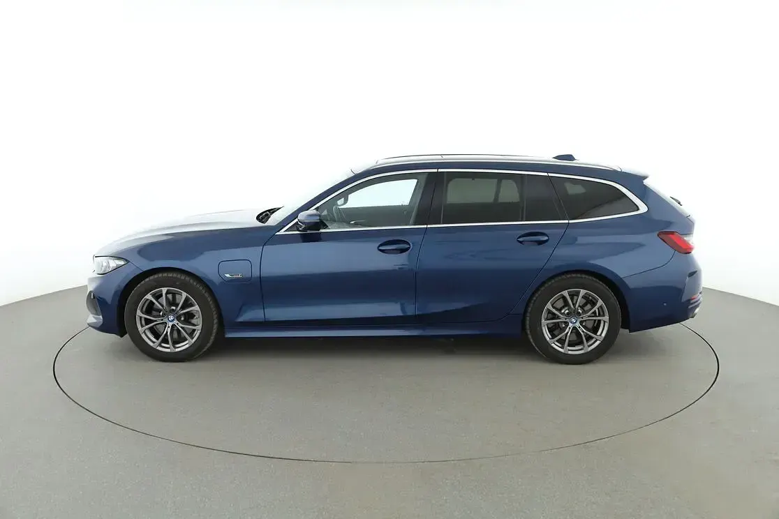 Gebraucht BMW 320e 204 PS (150 kW) 2022 Blau Kombi