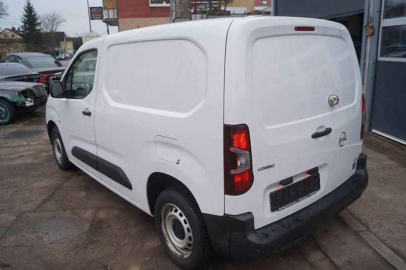 Gebraucht Opel Combo Selection 76 PS (55 kW) 2021 Weiß Van / Kleinbus