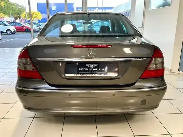 Second-hand Mercedes E300 Avantgarde 211 CP (155 kW) 2008 Gri Berlinǎ