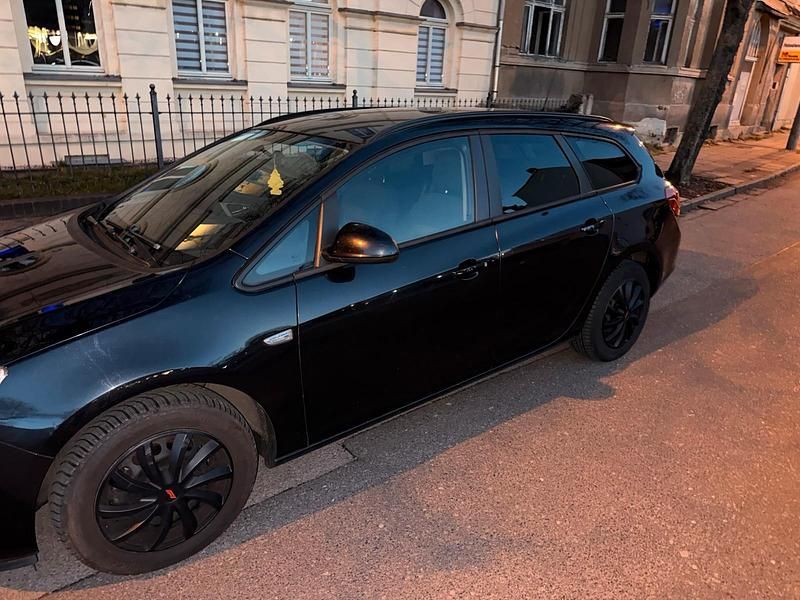 Gebraucht Opel Astra Sport 115 PS (84 kW) 2011 Schwarz Kombi