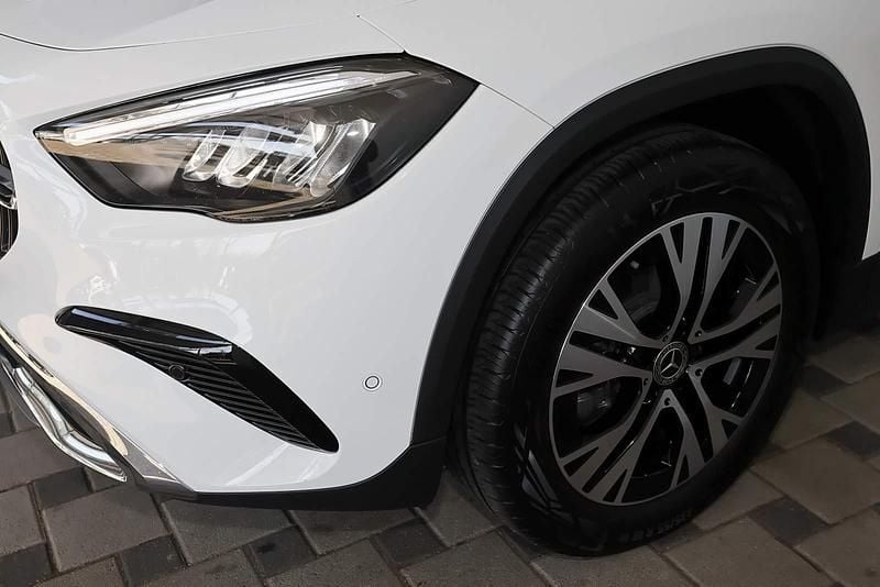 Gebraucht Mercedes GLA180 Progressive 136 PS (100 kW) 2024 Unilack polarweiß SUV