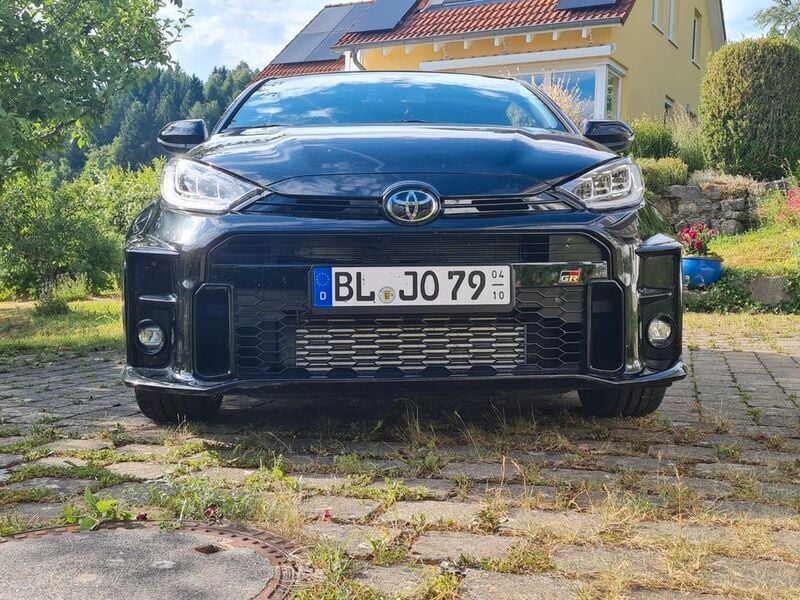Schwarz Gebraucht 2023 Toyota Yaris PURE Limousine | 36.500 € (Fairer Preis) - Bild 1/4