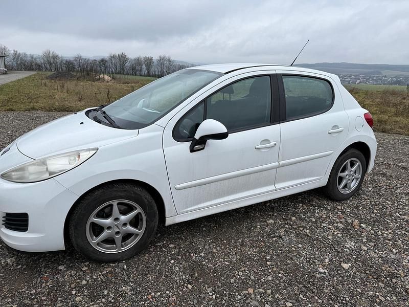 Gebraucht Peugeot 207 95 PS (69 kW) 2009 Weiß Kleinwagen
