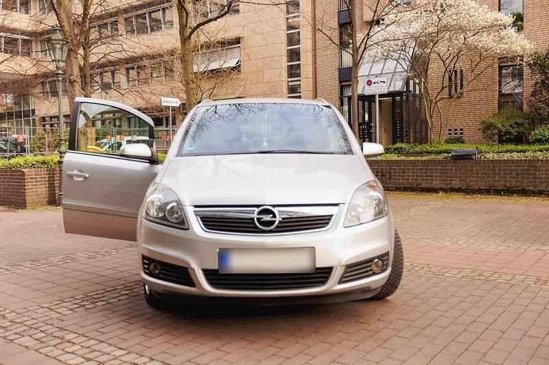 Gebraucht Opel Zafira 150 PS (110 kW) 2007 Silber Van / Kleinbus
