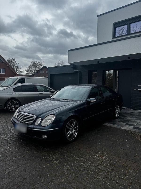 Gebraucht Mercedes E240 177 PS (130 kW) 2002 Blau Limousine