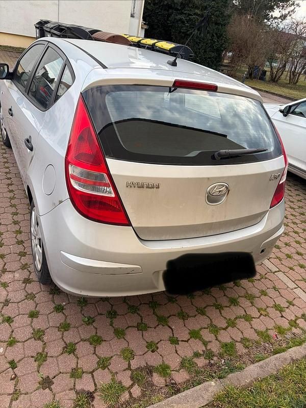 Gebraucht Hyundai i30 109 PS (80 kW) 2009 Silber Kleinwagen