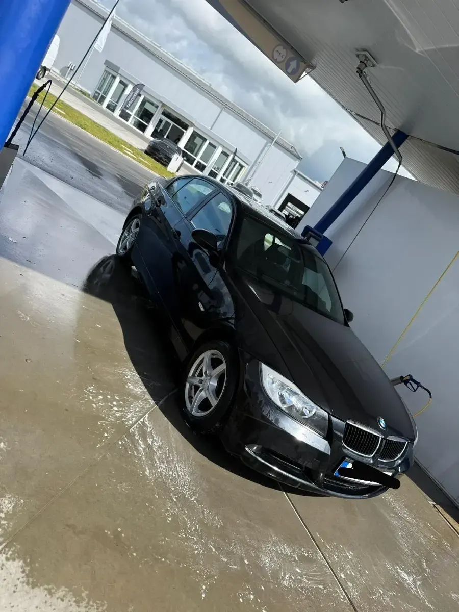 Gebraucht BMW 318 129 PS (94 kW) 2007 Schwarz Limousine