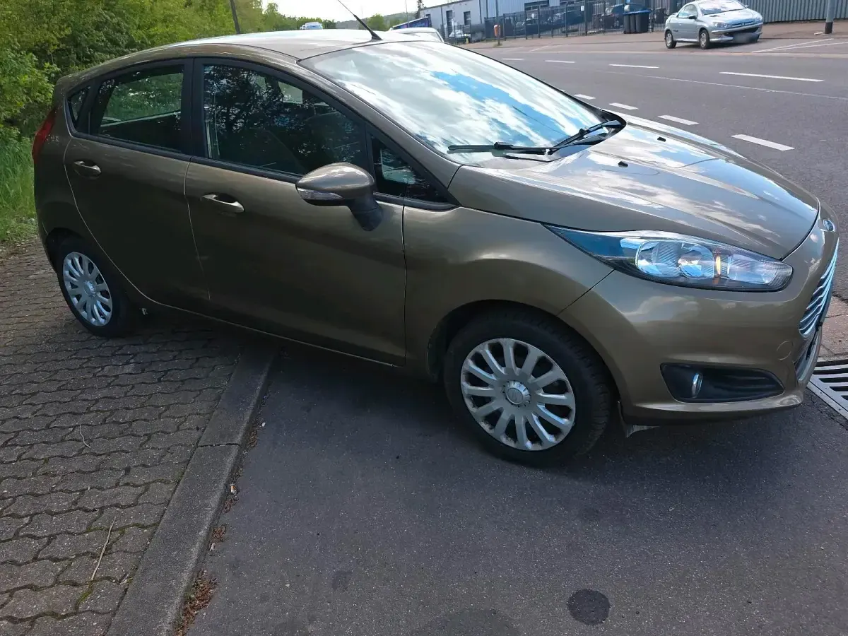 Gebraucht Ford Fiesta 75 PS (55 kW) 2013 Braun Limousine