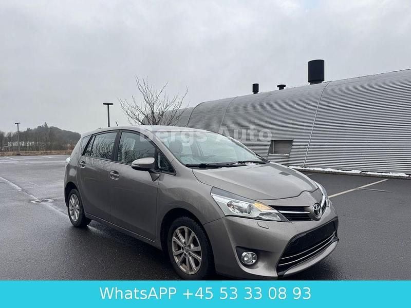 Gebraucht Toyota Verso 111 PS (81 kW) 2014 Grau Van / Kleinbus