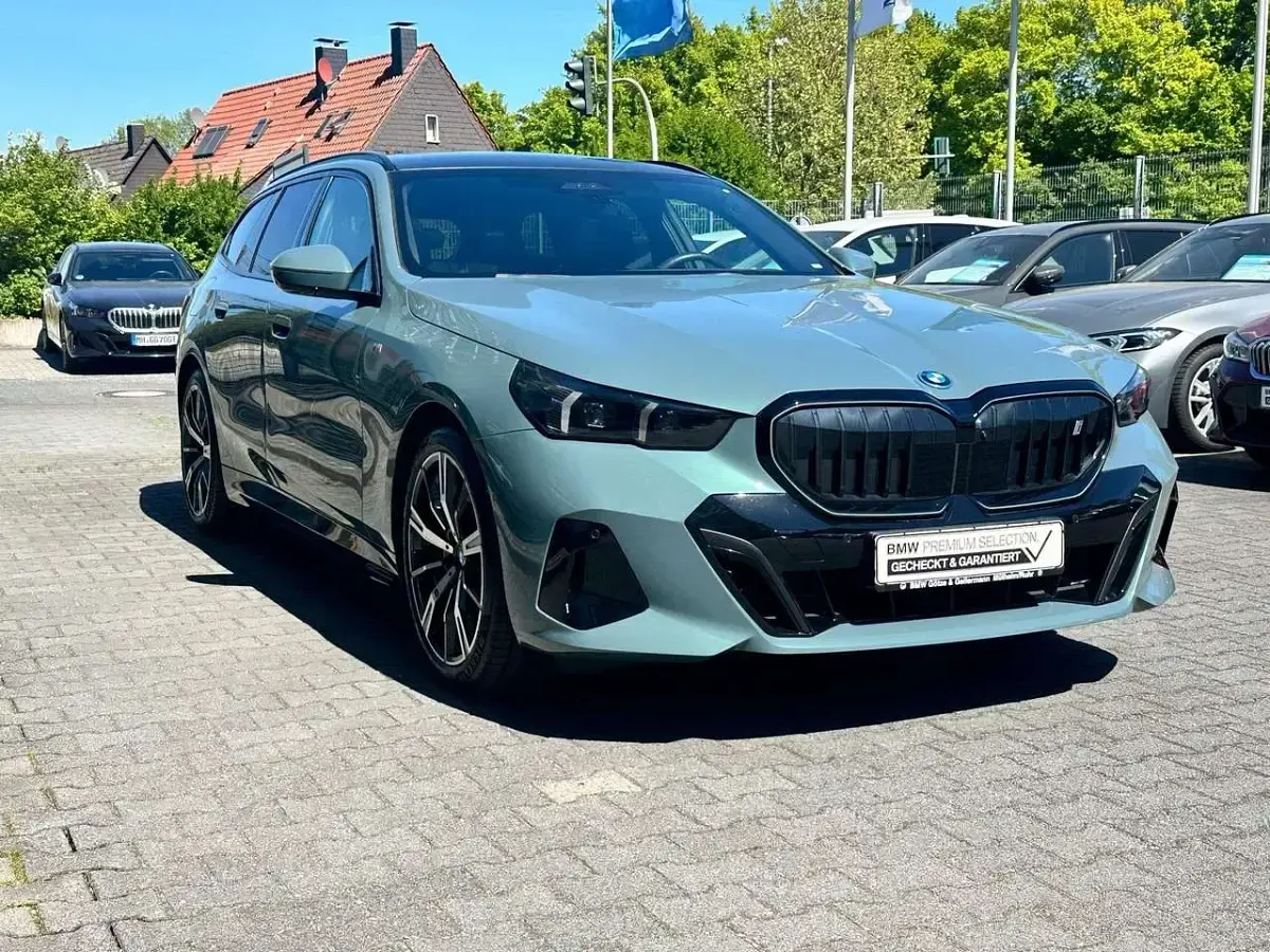 Gebraucht BMW i5 M Sport 250 kW (340 PS) 2025 Cape york grün Kombi