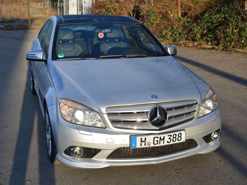 Silber Gebraucht 2010 Mercedes C200 Avantgarde Limousine | 9.000 € (Etwas zu teuer) - Bild 1/4