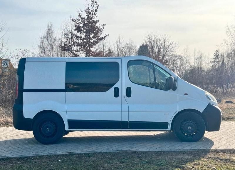 Second-hand Opel Vivaro 101 CP (74 kW) 2005 Alb Monovolum