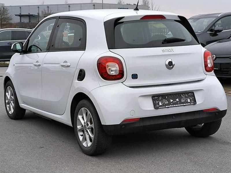 Gebraucht Smart ForFour Electric Drive Passion 60 kW (82 PS) 2019 Weiß Limousine