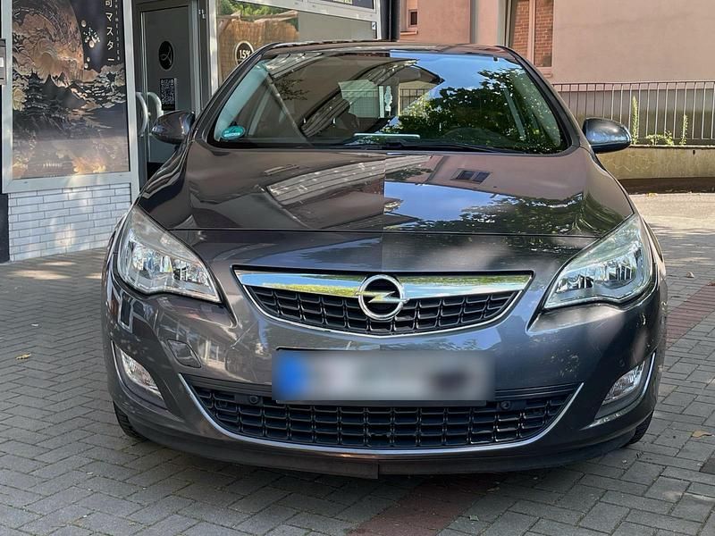 Grau Gebraucht 2010 Opel Astra Kleinwagen | 5.200 € - Bild 1/4