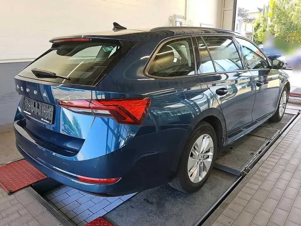 Gebraucht Skoda Octavia Ambition 131 PS (96 kW) 2022 Blau Limousine