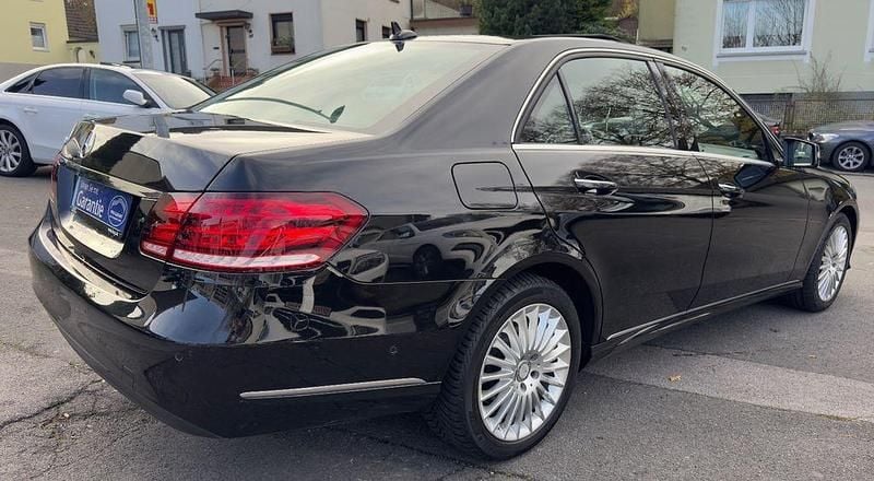 Gebraucht Mercedes E300 252 PS (185 kW) 2015 Schwarz Limousine