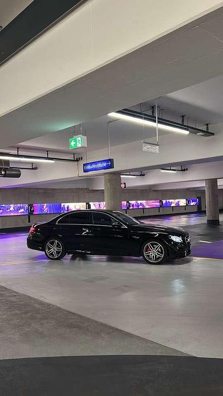 Gebraucht Mercedes E220 194 PS (142 kW) 2019 Limousine