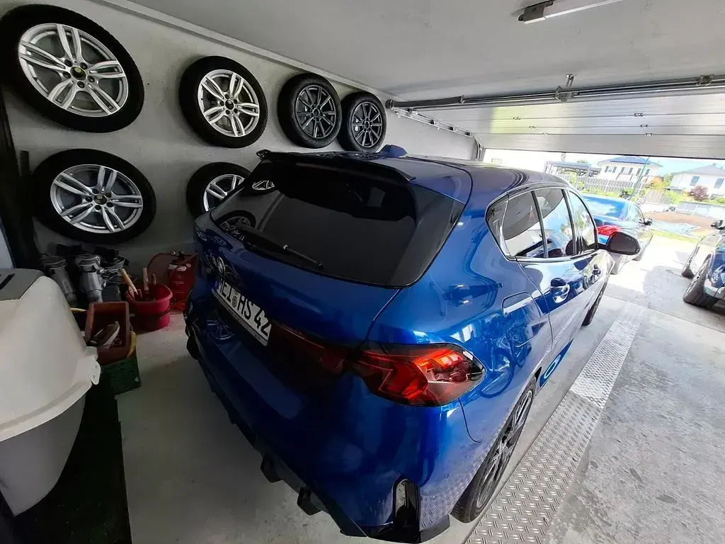 Gebraucht BMW 118 Performance 150 PS (110 kW) 2024 Blau Kleinwagen