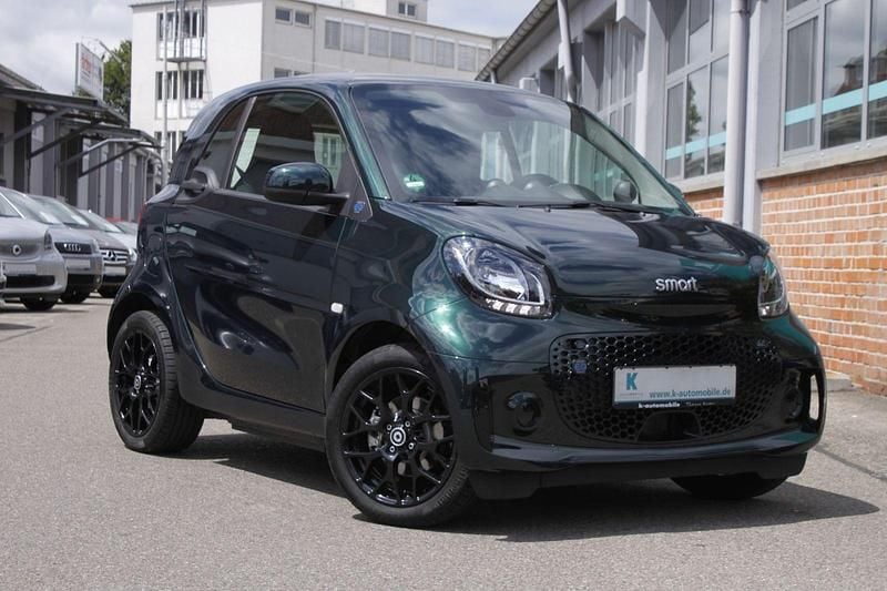 Grün Gebraucht 2021 Smart ForTwo Coupé Premium Kleinwagen | 10.890 € (Superpreis) - Bild 1/4
