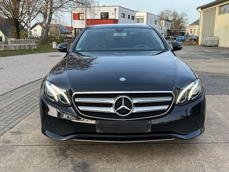 Gebraucht Mercedes E200 Avantgarde 150 PS (110 kW) 2017 Schwarz Limousine