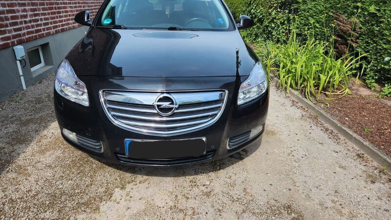 Schwarz Gebraucht 2010 Opel Insignia Innovation Kombi | 3.000 € (Fairer Preis) - Bild 1/4
