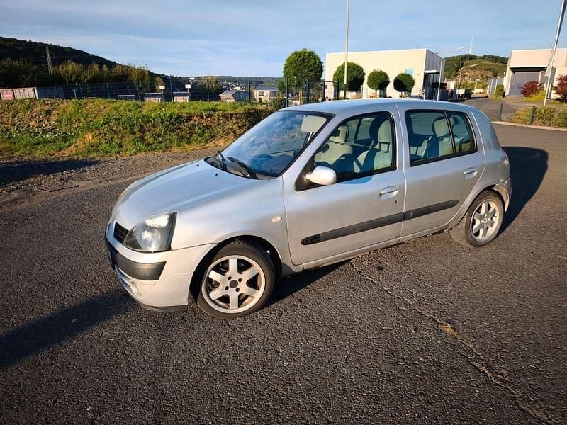 Silber Gebraucht 2005 Renault Clio II Kleinwagen | 600 € (Superpreis) - Bild 1/4
