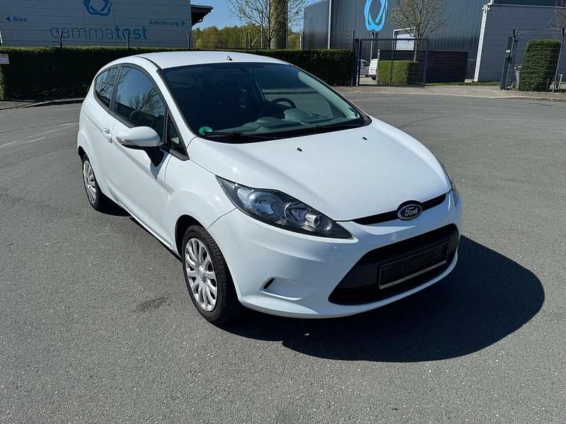 Frostweiß Gebraucht 2011 Ford Fiesta Kleinwagen | 3.998 € (Fairer Preis) - Bild 1/4