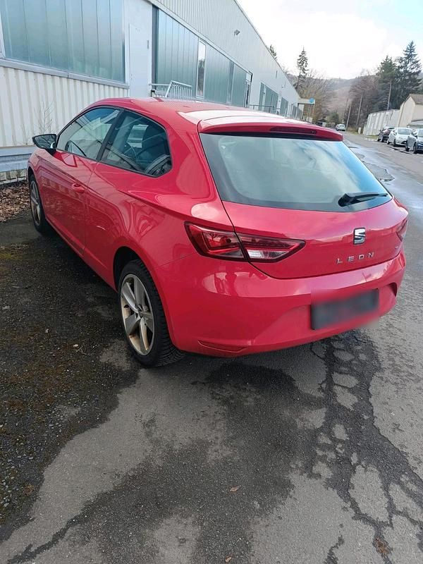 Gebraucht Seat Leon 122 PS (89 kW) 2015 Rot Limousine
