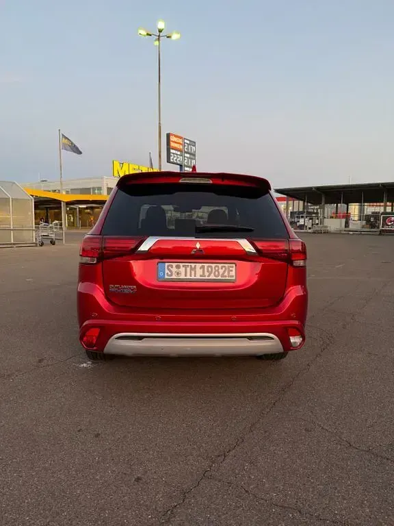 Gebraucht Mitsubishi Outlander P-HEV Top 224 PS (164 kW) 2021 Rot SUV