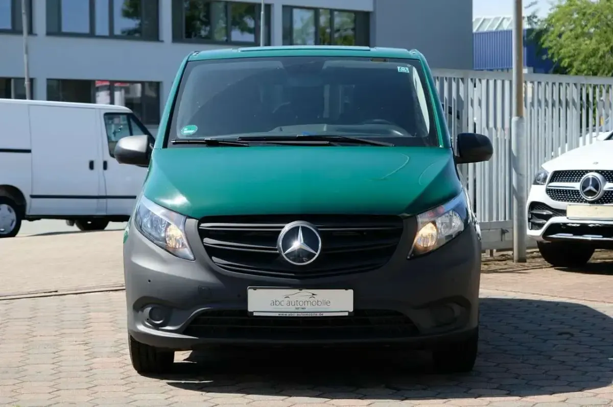 Gebraucht Mercedes Vito 163 PS (119 kW) 2022 Orchidgruen Van