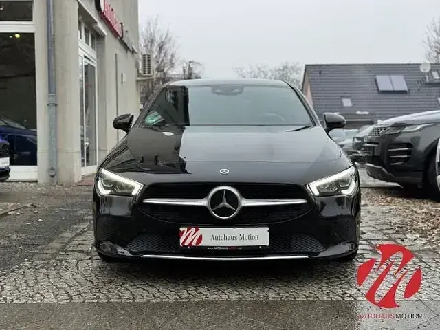 Gebraucht Mercedes CLA200 Shooting Brake 150 PS (110 kW) 2020 Schwarz Kombi