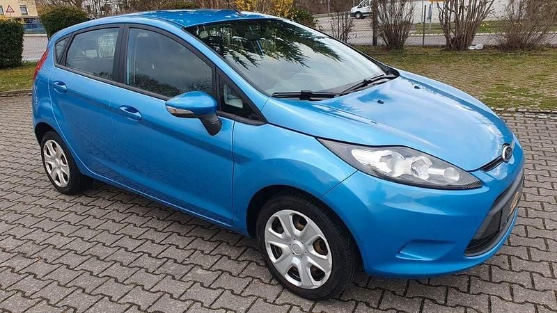Gebraucht Ford Fiesta Trend 82 PS (60 kW) 2011 Blau Kleinwagen