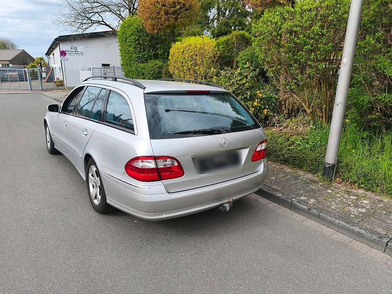 Second-hand Mercedes E280 231 CP (169 kW) 2006 Argintiu Break