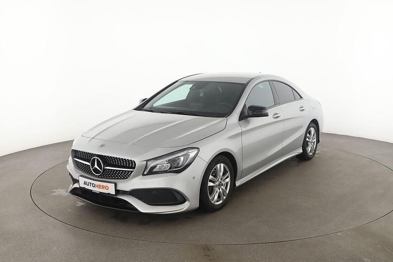 Silber Gebraucht 2018 Mercedes CLA200 AMG line Limousine | 23.220 € (Fairer Preis) - Bild 1/3